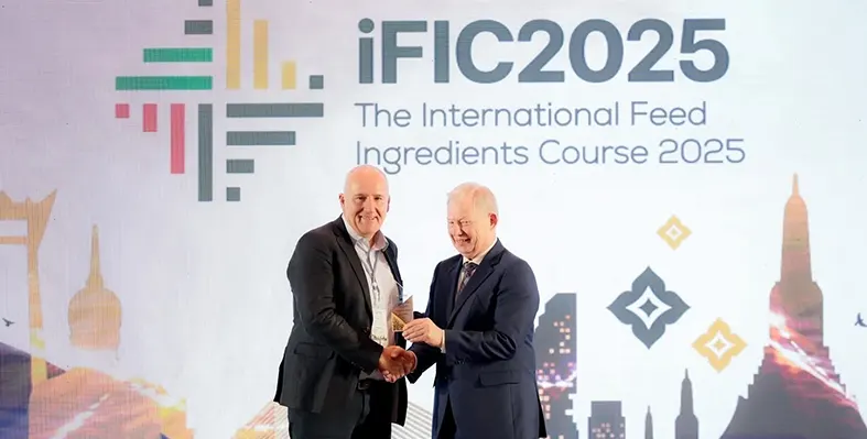 Image_of_Simon_Martyn_and_Dr_Stein_at_iFIC