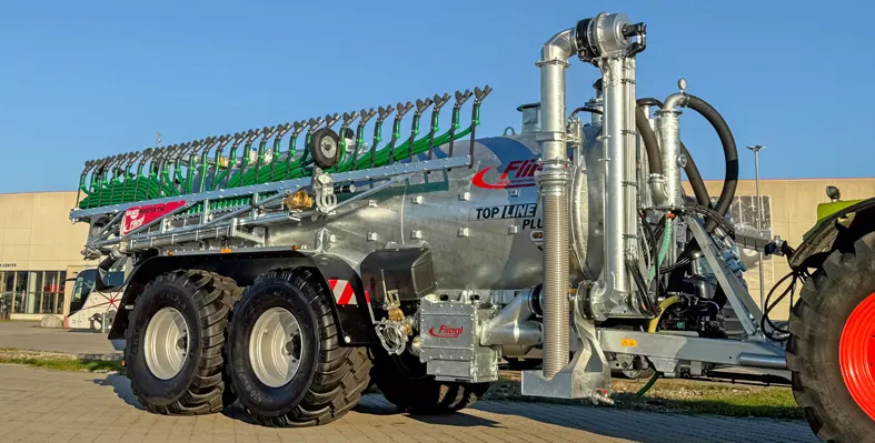 Image_shows_Fliegl's_new_Top_Line_Plus_vacuum_tank_line