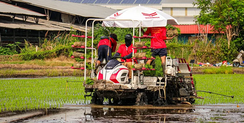 Yanmar's_YR_Series_conducts_demo