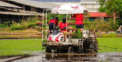 Yanmar's_YR_Series_conducts_demo