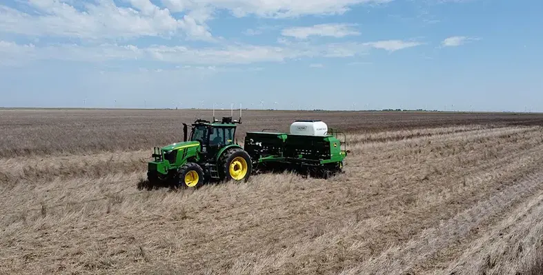 Image_of_autonomous_Tractor
