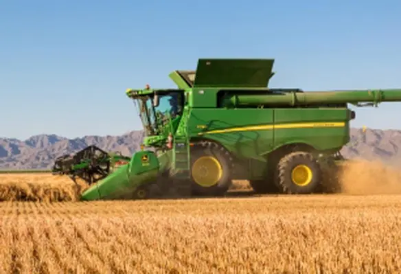 The John Deere S780 Combine is one of four new S700 Combines introduced for model year 2018 production. (Photo: John Deere )