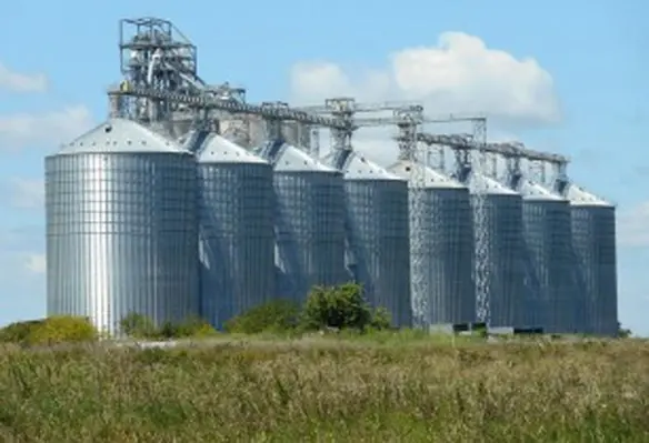 Symaga Silos is a leading industrial silos manufacturer for the largest storage projects in Asia. (Image source: marcson/Pixabay)